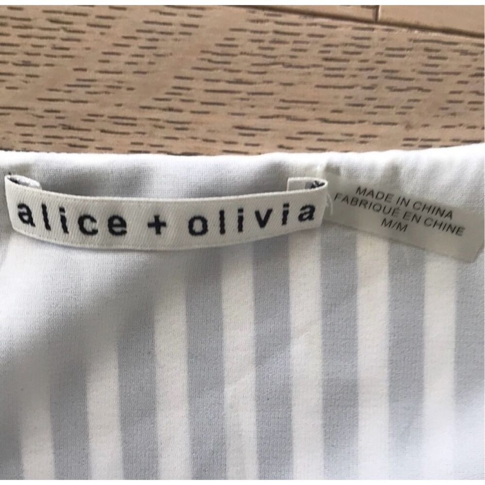 Alice + Olivia Alba cross front blouse size medium - Picture 6 of 7